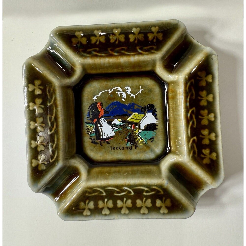 Vintage‎ Countryside Cottage Porcelain Ashtray Folk Art Wade Irish Porcelain
